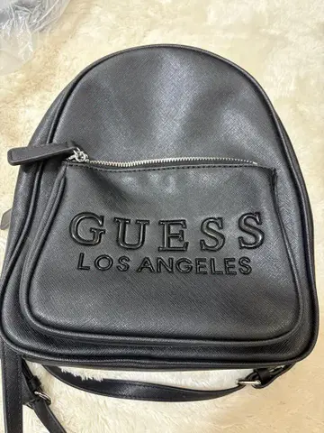 GUESS 블랙 백팩 합성 피혁 파우치 포함