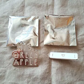 MRS. GREEN APPLE 화이트 라운지 핀 배지 2개 세트