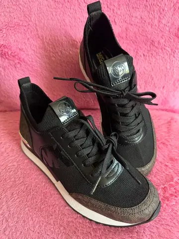 MICHAEL KORS 블랙 스니커즈 미사용품