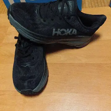 호카 챌린저 7 블랙 26.5 us 8 1/2 D