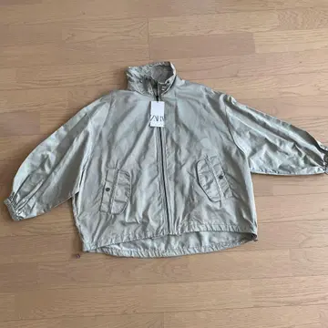 ZARA 라이트 그린 점퍼