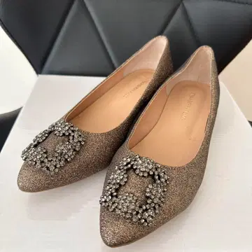 스트로베리 필드 비쥬 장식 골드 플랫슈즈