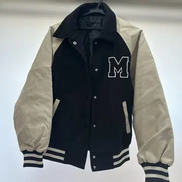 M 패치 바시티 자켓 M 사이즈 블랙/아이보리