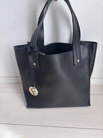 FURLA 블랙 가죽 핸드백
