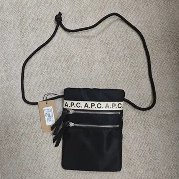 A. P.C. 아페쎄 넥 파우치 숄더백 블랙