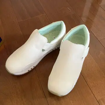 화이트 간호사 신발