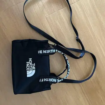 THE NORTH FACE 블랙 숄더백