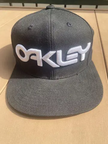OAKLEY 블랙 캡 프리 사이즈