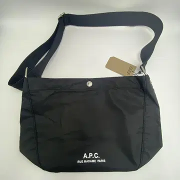 A.P.C. 아페쎄 저널 로고 스몰 숄더백 블랙
