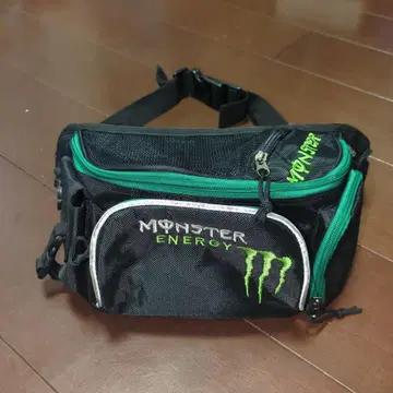 MONSTER ENERGY 바디백 블랙/그린