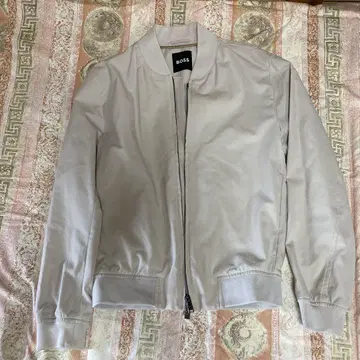 BOSS 에어 웨이트 자켓 베이지 수납 파우치 포함