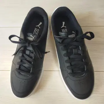 PUMA 블랙 스니커즈