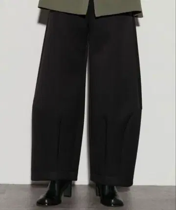 UN3D. 아치 코쿤 팬츠