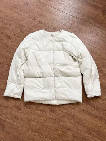 UNIQLO 화이트 다운 자켓 M 사이즈