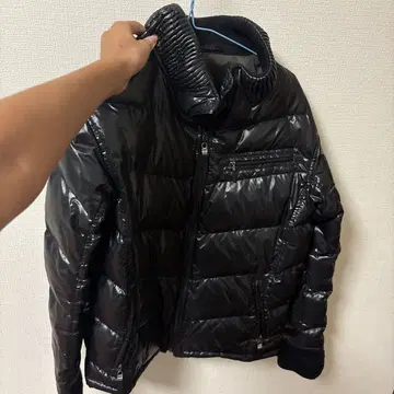 AKM 광택 블랙 다운 자켓