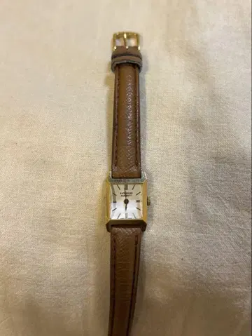 캐서린 햄릿 시계