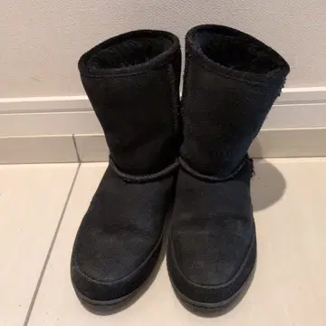 MINNETONKA 블랙 스웨이드 숏부츠
