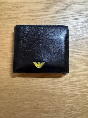 [ 새상품급 ] EMPORIO ARMANI 이단 접이식 지갑 가죽 블랙