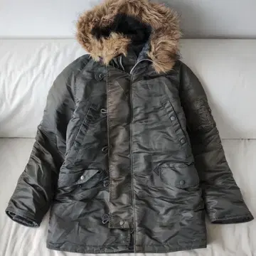 ALPHA INDUSTRIES 다운 자켓