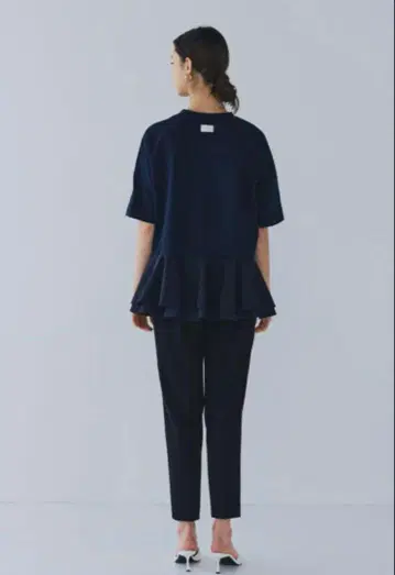 yori 솔리드백 플레어 Tee 네이비