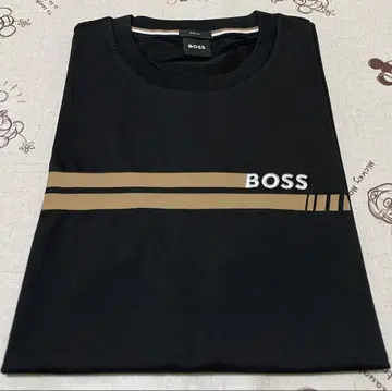 HUGO BOSS 미사용 남성용 t셔츠 M 택 표기 택 없습니다.