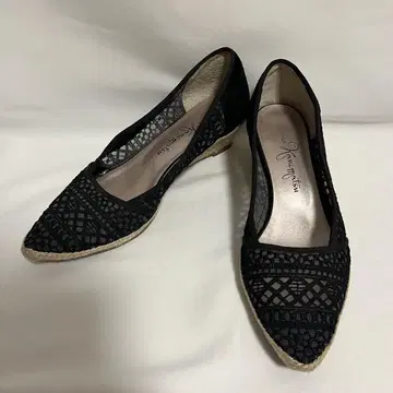 긴자 카네마츠 레이스 디자인 블랙 펌프스