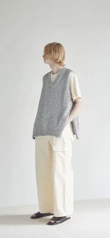 UNDECORATED MELANGE KNIT VEST