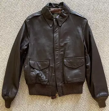 AVIREX의 A-2 가죽 자켓