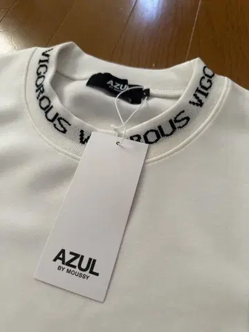 AZULBY MOUSSY 화이트 긴팔 새상품