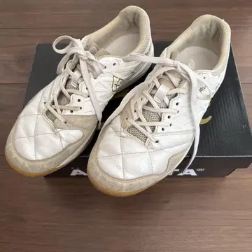 ATHLETA 풋살화 화이트 23.5cm