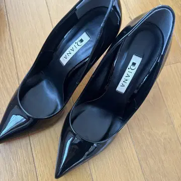 DIANA 블랙 스틸레토 펌프스