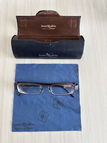 로리 로드킨 브라운 프레임 안경