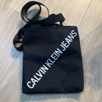 Calvin Klein Jeans 사선 숄더백