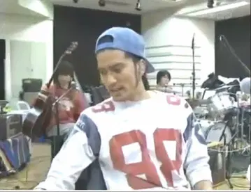 나가세 토모야 착용 DEAD COWBOYS 풋볼T셔츠 챌린저