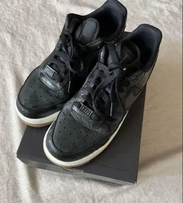 WOMEN'S AIR FORCE 1 '07 LX 블랙 7.5