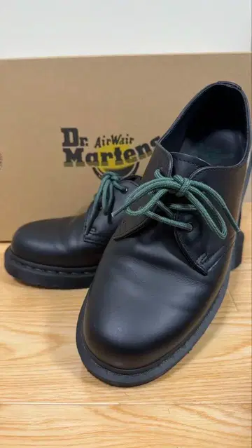 컨디션 최상 닥터마틴 3홀 UK7 그린 스티치 그린