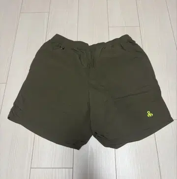SOPHNET. M 사이즈 올리브 숏팬츠