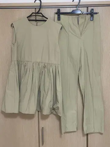 미라 오웬 페플럼 셋업