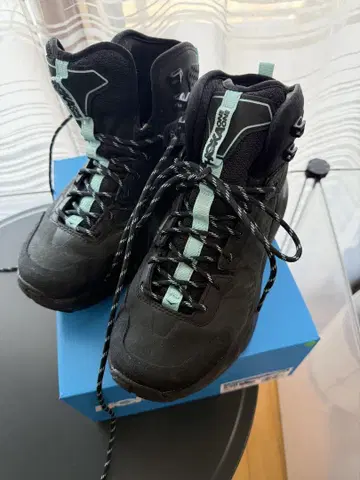 HOKA ONE ONE W KAHA GTX 23.5cm