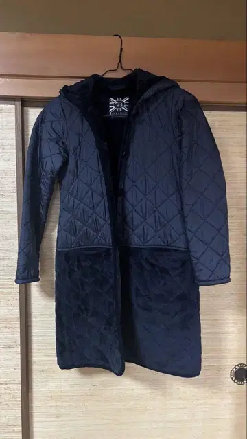 JAVENHAM 네이비 퀼팅 롱 코트