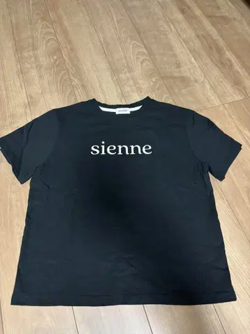 sienne 프린트 블랙 반팔T셔츠