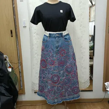 자수 장식 데님 플레어 스커트