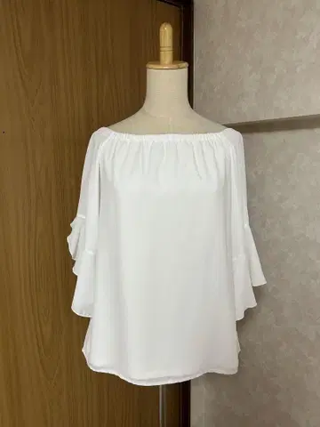 택 포함 새상품 Rady 오프숄더 쉬폰 상의 화이트