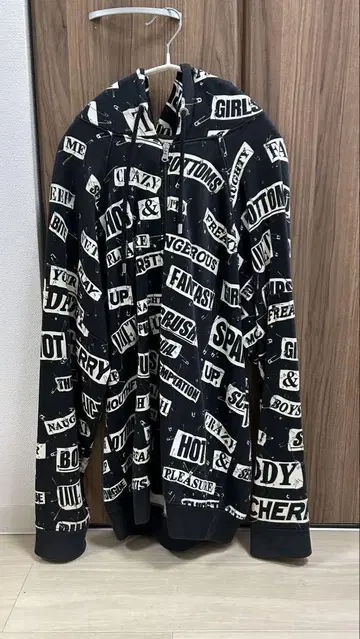 [ 초특가 ] MOSCHINO 로고 프린트 후드 부착 후드티