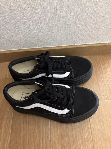 Vans 블랙/화이트 통굽 스니커즈