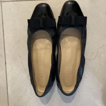 DIANA 블랙 플랫슈즈 리본 포함