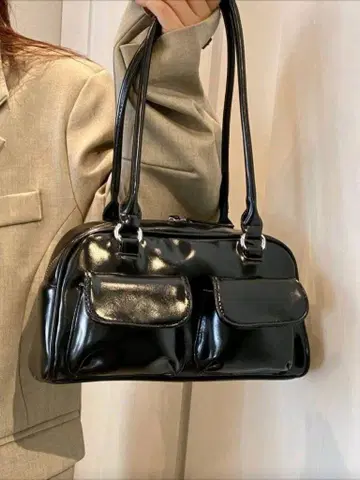 블랙 숄더백 합성 피혁