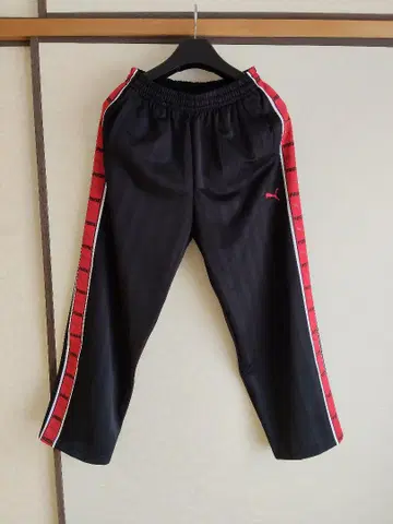 [새상품급] PUMA 사이드 스트라이프 저지 팬츠 블랙 레드 S