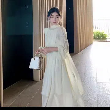 화이트 롱 원피스 긴팔