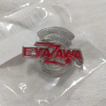 E.YAZAWA 로고 핀 배지